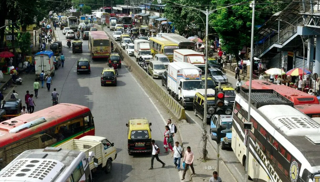 Mumbai: CR proposes restriction of heavy vehicles o­n Sion ROB