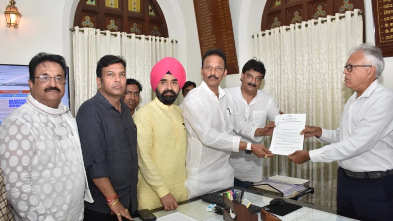 Mumbai Congress demands additional long-distance trains between Mumbai and Varanasi Mumbai Congress demands additional long-distance trains between Mumbai and Varanasi