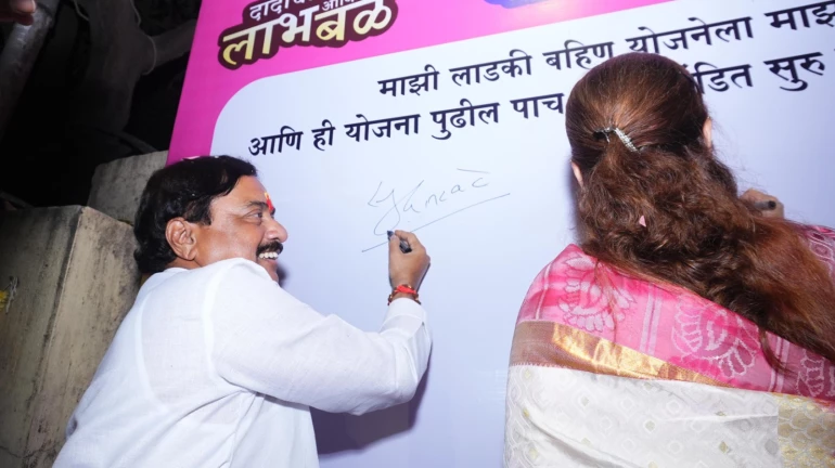 Sunil Tatkare and Rupali Chakankar organised NCP's signature campaign in Pune, Hadapsar Sunil Tatkare and Rupali Chakankar organised NCP's signature campaign in Pune, Hadapsar