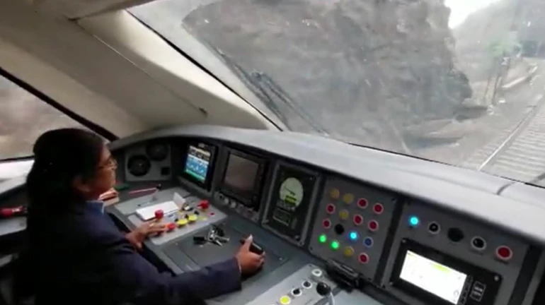 सुरेखा यादव बनीं  वंदे भारत ट्रेन चलाने वाली देश की पहली महिला लोको पायलट