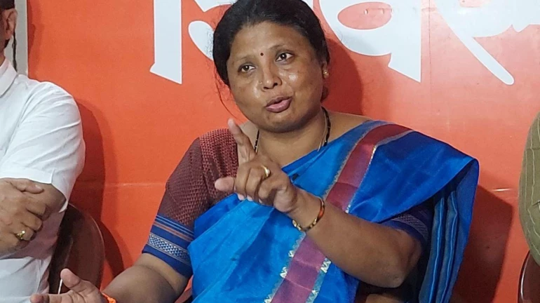 We do not think it is a big challenge to fight against Kalyan MP Shrikant Shinde: Sushma Andhare We do not think it is a big challenge to fight against Kalyan MP Shrikant Shinde: Sushma Andhare