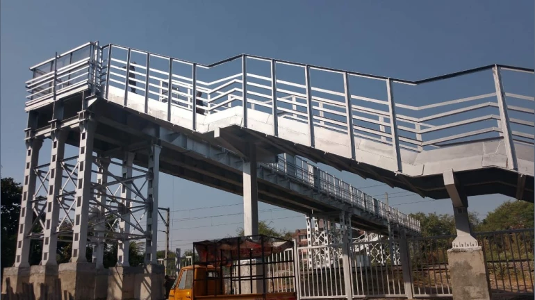 ठाणे स्टेशन का पुराना FOB 10 दिनों के लिए बंद ठाणे स्टेशन का पुराना FOB 10 दिनों के लिए बंद