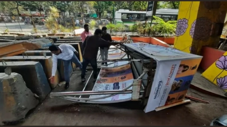 ऐकावं तितकं नवलच! चक्क बस स्टॉपच गेला चोरीला ऐकावं तितकं नवलच! चक्क बस स्टॉपच गेला चोरीला