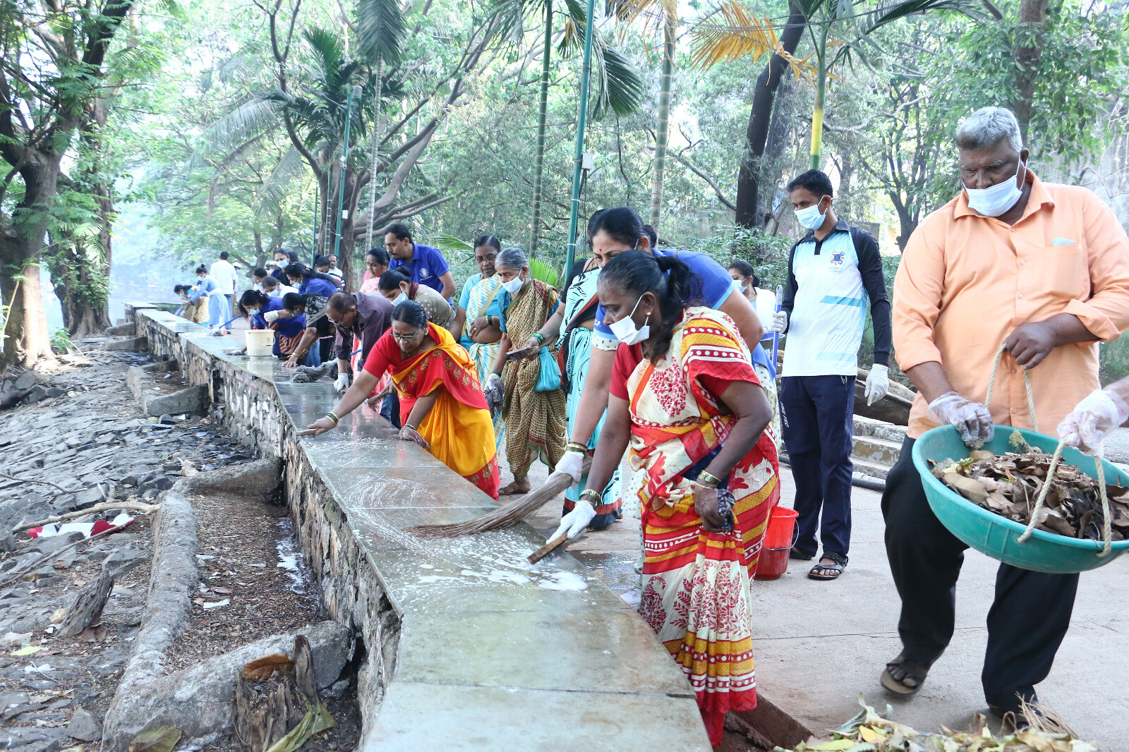 Thane: Nirankari Mission volunteer clears the lake area