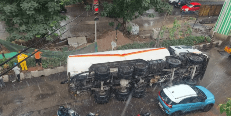 Thane: Multi-Vehicle Crash Near Cadbury Junction Triggers Major Traffic on Mumbai-Nashik Highway