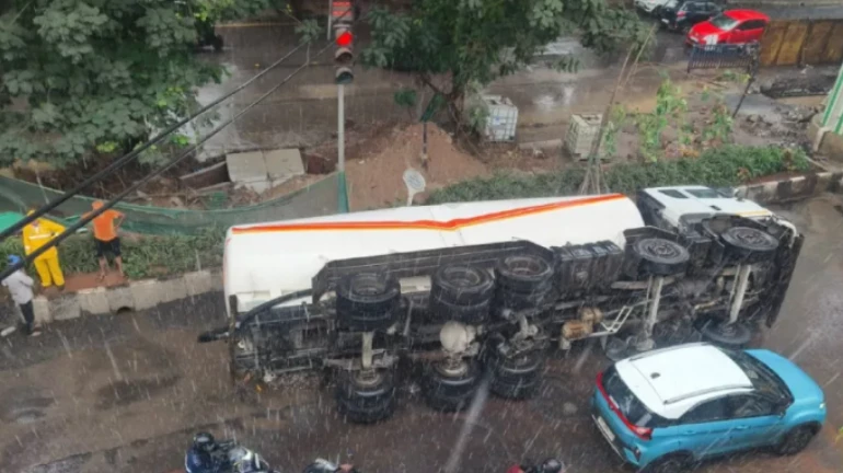 Thane: Multi-Vehicle Crash Near Cadbury Junction Triggers Major Traffic on Mumbai-Nashik Highway Thane: Multi-Vehicle Crash Near Cadbury Junction Triggers Major Traffic on Mumbai-Nashik Highway