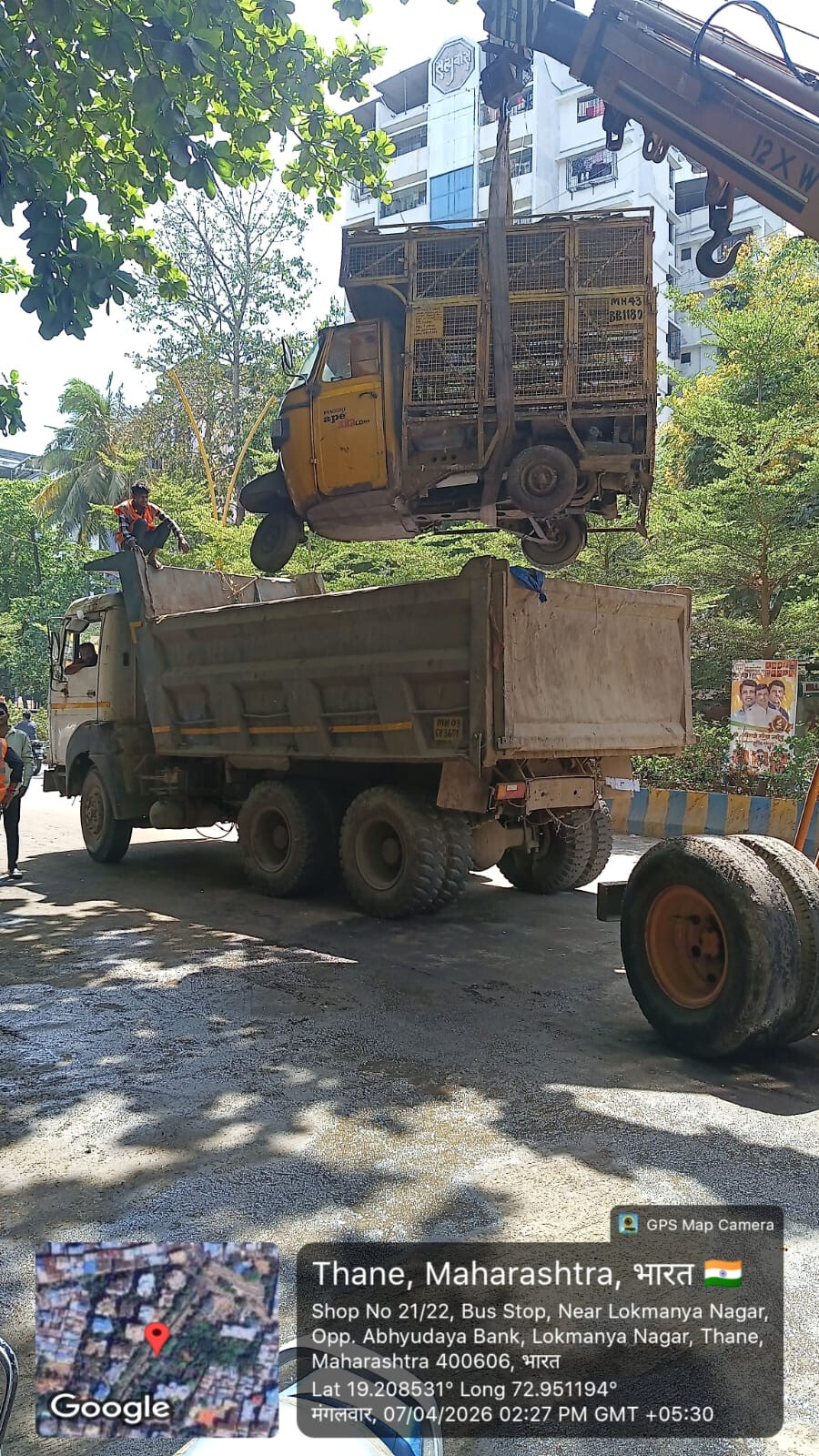 Thane: TMC takes Action Against Abandoned Vehicles in Lokmanya Savarkar Ward