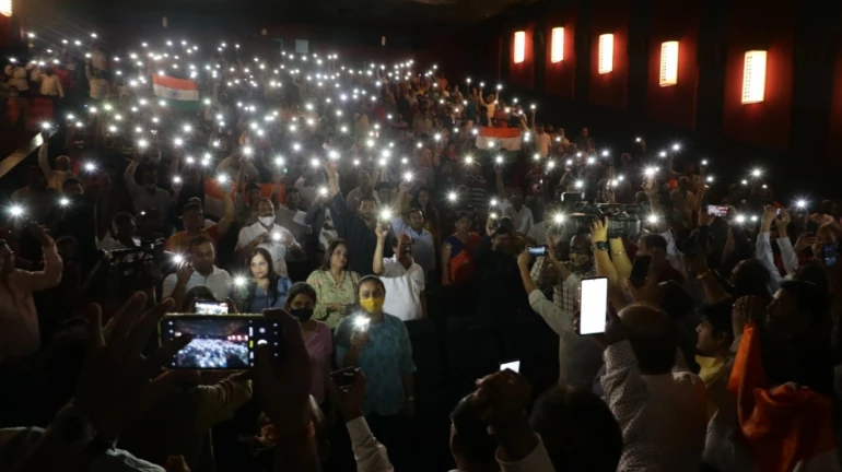 "द कश्मीर फाइल्स" फिल्म को टैक्स फ्री करने की मांग लेकर 850 लोगो ने एक साथ देखी फिल्म "द कश्मीर फाइल्स" फिल्म को टैक्स फ्री करने की मांग लेकर 850 लोगो ने एक साथ देखी फिल्म