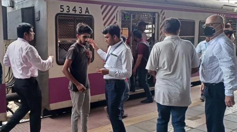 पश्चिम रेलवे ने अंधेरी स्टेशन पर बिना टिकट यात्रियों से आठ घंटे में 2.65 लाख रुपये वसूले