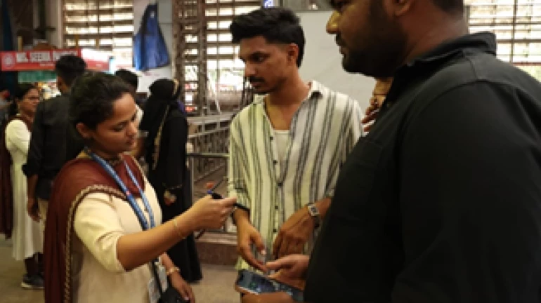 पश्चिम रेलवे ने 2 महीने में बिना टिकट यात्रियों से लगभग 10 करोड़ रुपये जुटाए पश्चिम रेलवे ने 2 महीने में बिना टिकट यात्रियों से लगभग 10 करोड़ रुपये जुटाए