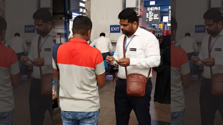 मुंबई - पश्चिम रेलवे ने अप्रैल से अगस्त के बीच बिना टिकट यात्रियों से 71.68 करोड़ जुर्माना वसूला मुंबई - पश्चिम रेलवे ने अप्रैल से अगस्त के बीच बिना टिकट यात्रियों से 71.68 करोड़ जुर्माना वसूला