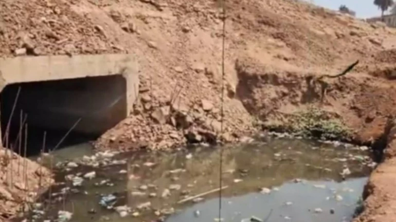 Girl died after falling into a pit on the highway near Titwala Girl died after falling into a pit on the highway near Titwala