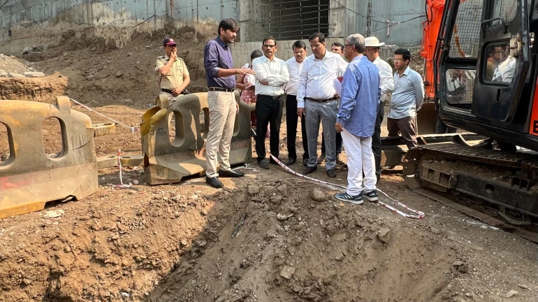 Thane: Drainage work underway near Dnyansadhana College Thane: Drainage work underway near Dnyansadhana College