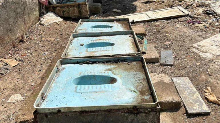 'हर घर शौचालय' का नारा देने वाले प्रधानमंत्री के राज में ही चोरी हो रहे शौचालय! 'हर घर शौचालय' का नारा देने वाले प्रधानमंत्री के राज में ही चोरी हो रहे शौचालय!