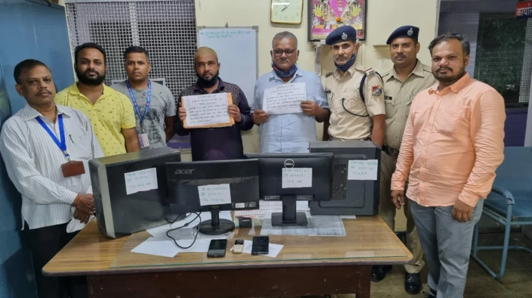 ७ लाख रुपयांची ४७५ रेल्वे ई-तिकिटे जप्त, १९ दलालांना बेड्या ७ लाख रुपयांची ४७५ रेल्वे ई-तिकिटे जप्त, १९ दलालांना बेड्या