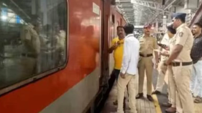 Borivali train firing case: Accused should be given death penalty, demand kin of deceased Borivali train firing case: Accused should be given death penalty, demand kin of deceased