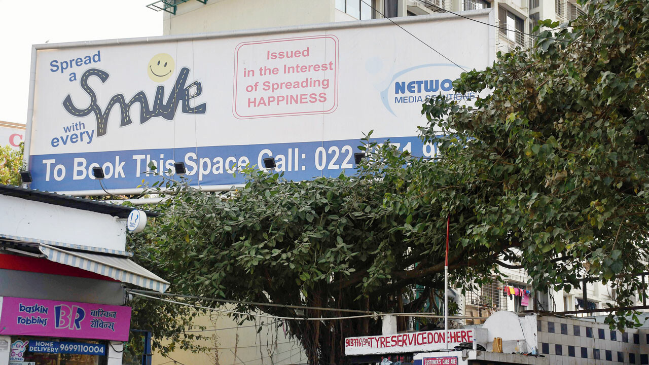 गिरगावातील ३० वर्ष जुन्या वडाच्या झाडावर हातोडा, झाड तोडणाऱ्यांना अटक