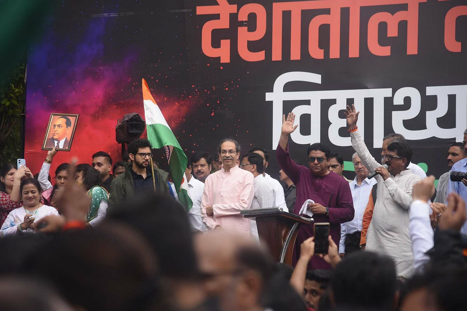 Uddhav, Raj Thackeray Hold Joint Rally at Shivaji Park; Demand Accountability After Pradhan's Resignation