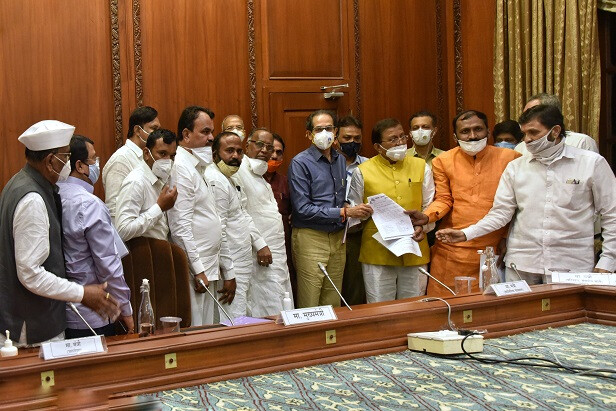 धनगर समाजाच्या आरक्षणासाठी सरकार सकारात्मक- उद्धव ठाकरे