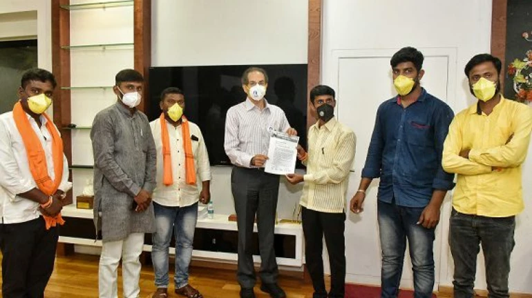 Youth from Maratha community travel 580 kms to meet CM Thackeray Youth from Maratha community travel 580 kms to meet CM Thackeray