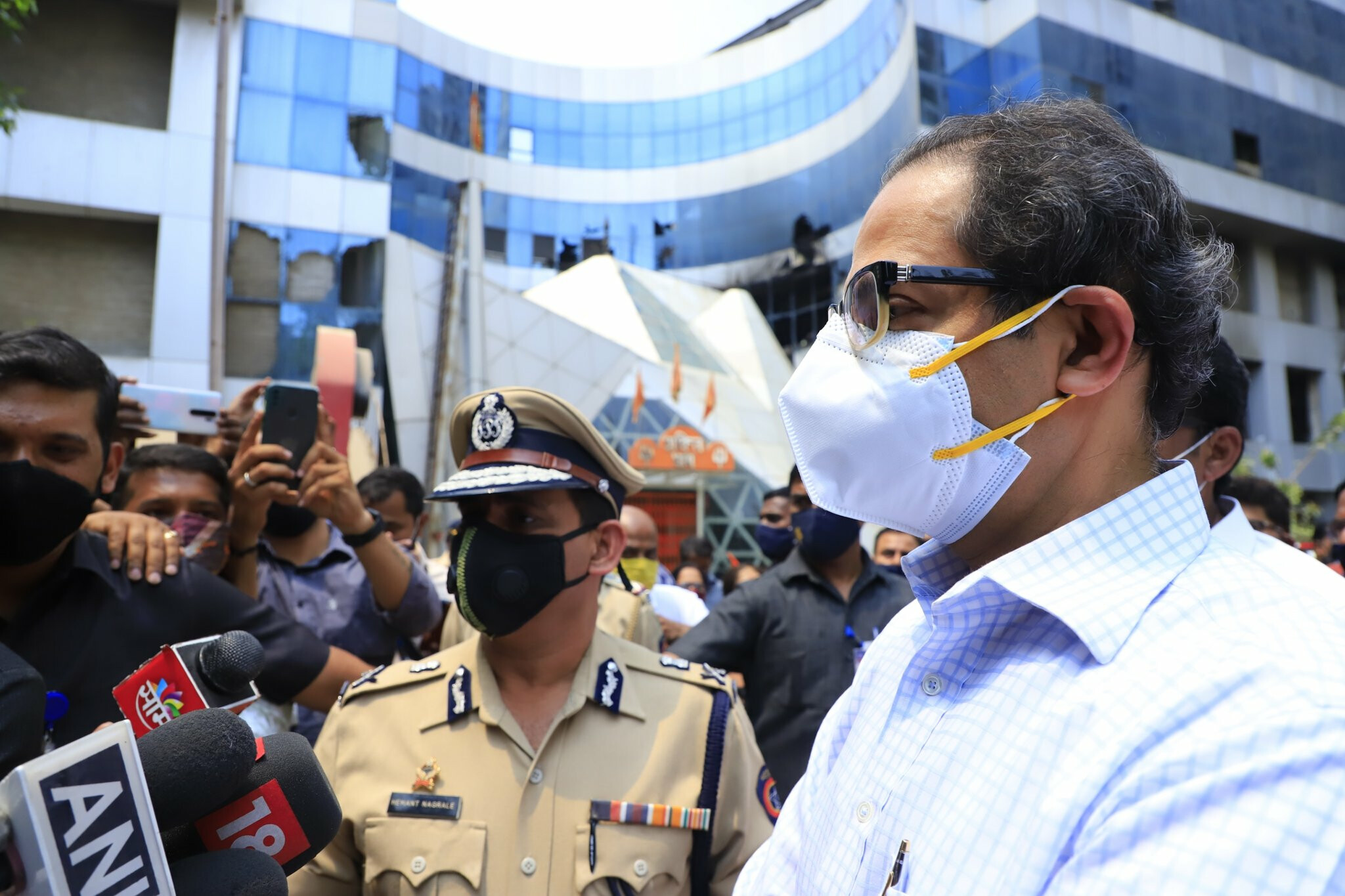 ड्रीम्स माॅल आग: दोषींवर कठोर कारवाई करण्याचे मुख्यमंत्र्यांचे निर्देश