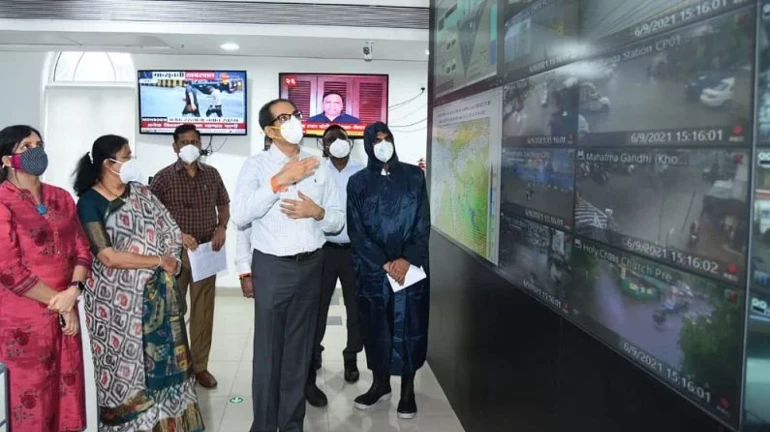 मुख्यमंत्री उद्धव ठाकरे यांनी घेतली मुंबईतल्या पावसाची दखल मुख्यमंत्री उद्धव ठाकरे यांनी घेतली मुंबईतल्या पावसाची दखल