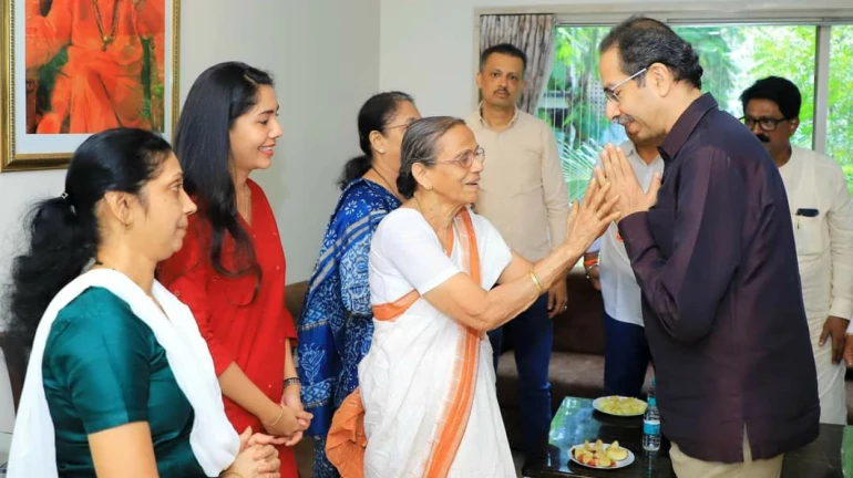 मुझे संजय राउत पर गर्व है - उद्धव ठाकरे मुझे संजय राउत पर गर्व है - उद्धव ठाकरे