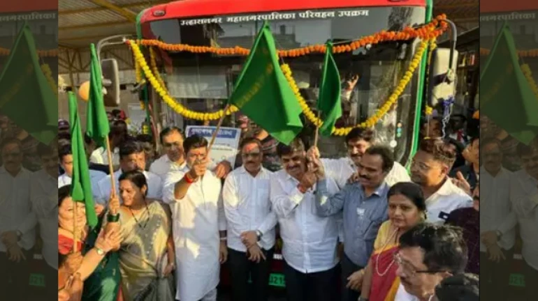 उल्हासनगर - 10 साल बाद मिली नागरिक परिवहन ई-बसें उल्हासनगर - 10 साल बाद मिली नागरिक परिवहन ई-बसें