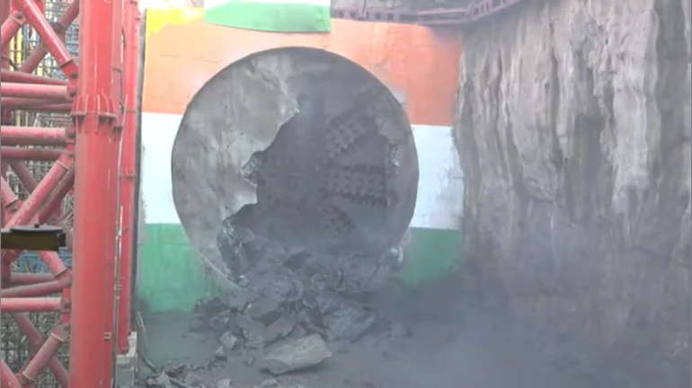 मुंबई कोस्टल रोड प्रकल्प : दुसरा भूमिगत बोगदा खोदण्यात यश मुंबई कोस्टल रोड प्रकल्प : दुसरा भूमिगत बोगदा खोदण्यात यश