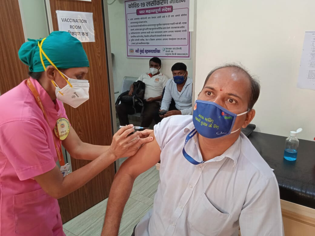 नवी मुंबईत दिव्यांगांचं रांग न लावता होणार लसीकरण