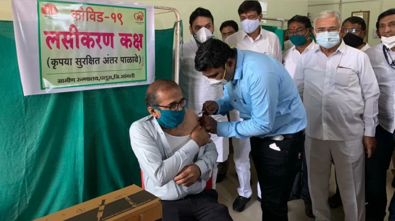 Over 3.5 lakh healthcare workers vaccinated for coronavirus so far in Maharashtra Over 3.5 lakh healthcare workers vaccinated for coronavirus so far in Maharashtra
