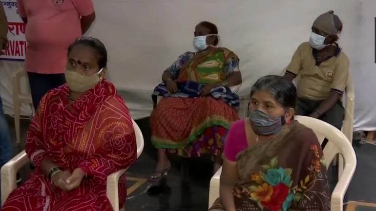 भिकारी, विक्रेतांसाठी जैन मंदिराचा पुढाकार, ओळखपत्रांशिवाय दिली लस भिकारी, विक्रेतांसाठी जैन मंदिराचा पुढाकार, ओळखपत्रांशिवाय दिली लस