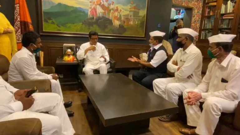 मनसेने वात पेटवली, त्याचा भडका होऊ शकतो; मुंबईच्या डबेवाल्यांचा राज्य सरकारला इशारा मनसेने वात पेटवली, त्याचा भडका होऊ शकतो; मुंबईच्या डबेवाल्यांचा राज्य सरकारला इशारा