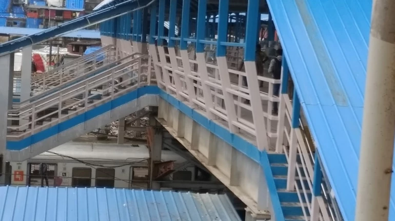 वांद्रे स्थानकातील 'तो' पूल प्रवाशांसाठी खुला वांद्रे स्थानकातील 'तो' पूल प्रवाशांसाठी खुला