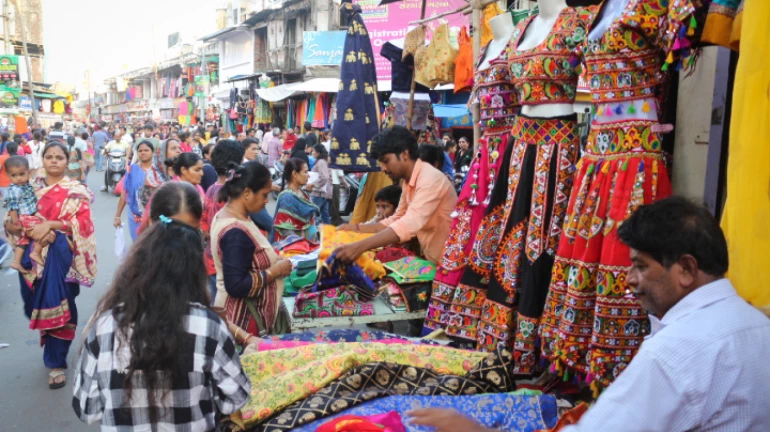 Navratri 2020: नवरात्रौत्सव साधेपणानं, पण अनेकांच्या व्यवसायावर आर्थिक संकट Navratri 2020: नवरात्रौत्सव साधेपणानं, पण अनेकांच्या व्यवसायावर आर्थिक संकट