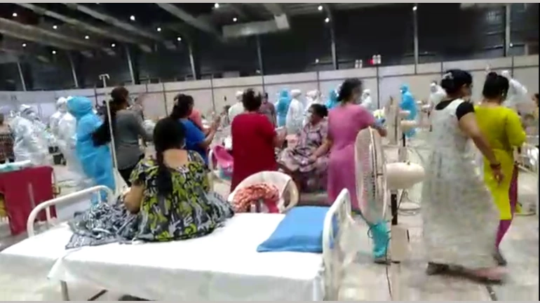 मुंबईत कोविड रुग्णांचा इनडोअर गरबा मुंबईत कोविड रुग्णांचा इनडोअर गरबा