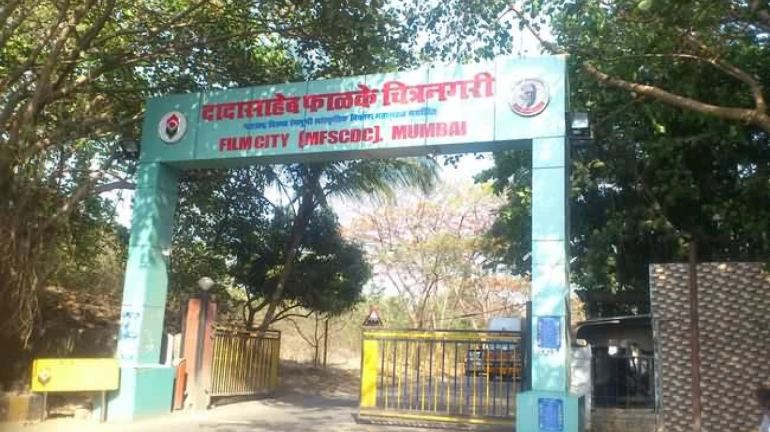 कोरोनामुळं बंद असलेली 'गोरेगाव फिल्मसिटी' अखेर पर्यटकांसाठी खुली कोरोनामुळं बंद असलेली 'गोरेगाव फिल्मसिटी' अखेर पर्यटकांसाठी खुली