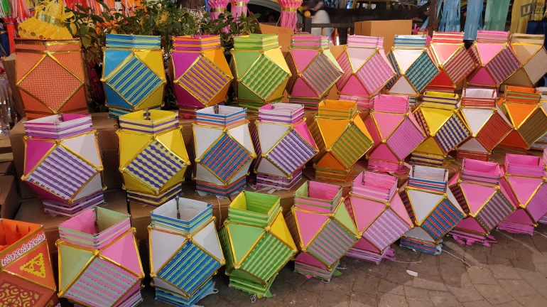 कोरोनामुळं कंदिलाच्या विक्रीत घट कोरोनामुळं कंदिलाच्या विक्रीत घट