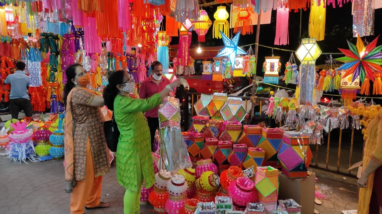 दिवाळीत भेटीगाठी टाळण्याचं महापालिकेचं आवाहन दिवाळीत भेटीगाठी टाळण्याचं महापालिकेचं आवाहन