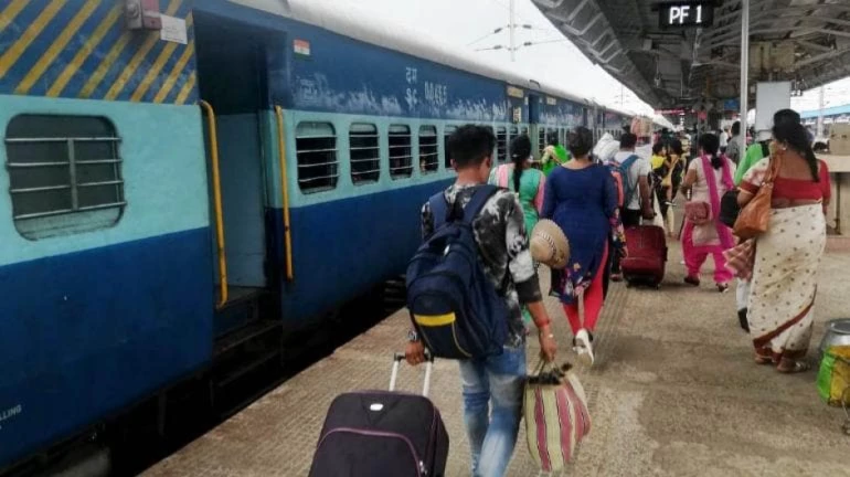 सेंट्रल रेलवे ने लगेज पिकअप सर्विस की शुरु, यात्रा से पहले बैग करें पार्सल
