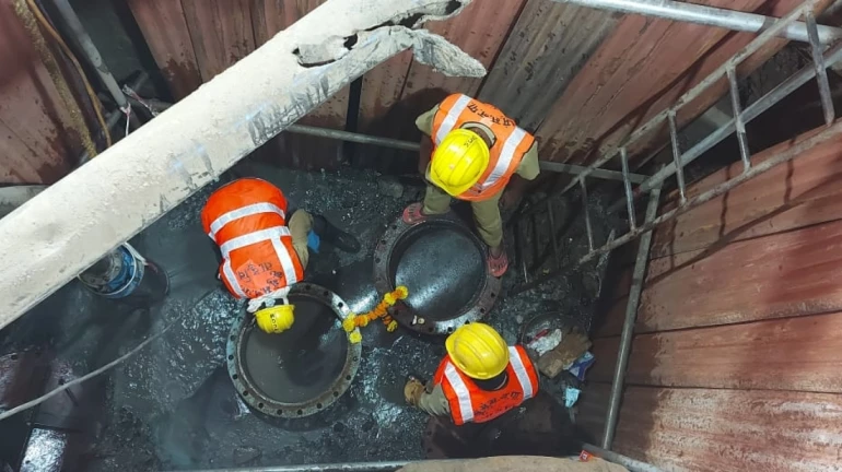 १६ दिवसांच्या अथक प्रयत्नांनंतर जलवाहिनी दुरुस्तीला यश १६ दिवसांच्या अथक प्रयत्नांनंतर जलवाहिनी दुरुस्तीला यश