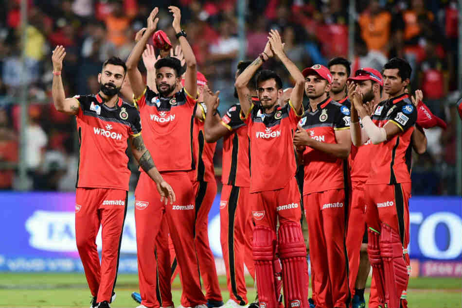 IPL 2021: रॉयल चॅलेंजर्स बंगळुरूनं कायम ठेवलेले 'हे' १२ खेळाडू