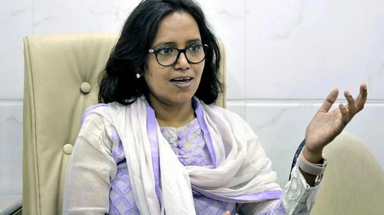 Varsha Gaikwad: Will ask CM Thackeray to allow school-going students on Mumbai locals Varsha Gaikwad: Will ask CM Thackeray to allow school-going students on Mumbai locals
