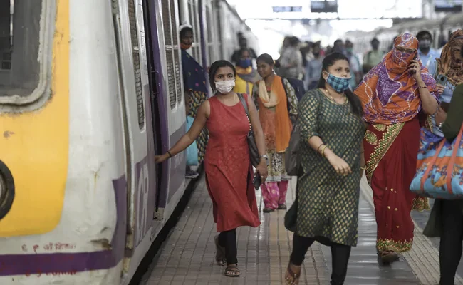 विनामास्क रेल्वे प्रवास करणाऱ्या 'इतक्या' प्रवाशांवर कारवाई