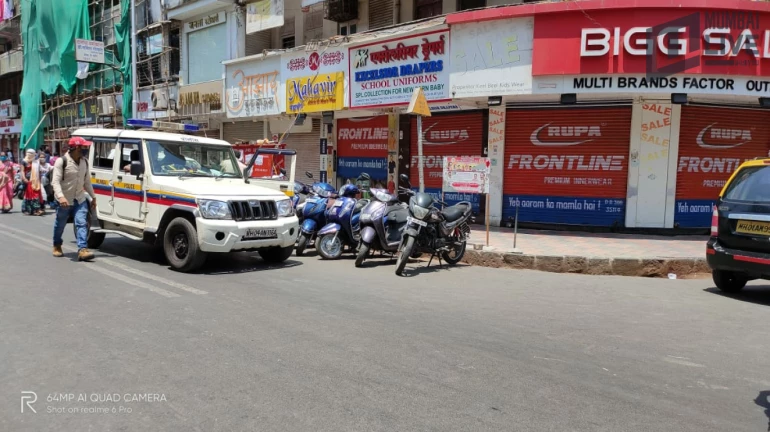 कडक निर्बंधांच्या नावाखाली 'अघोषित लॉकडाऊन'? कडक निर्बंधांच्या नावाखाली 'अघोषित लॉकडाऊन'?