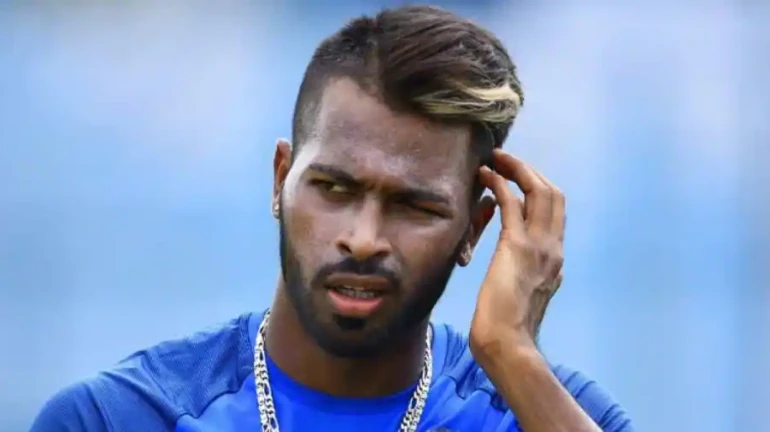 IPL 2021: पहिल्या सामन्यात हार्दीक पंड्यानं गोलंदाजी का केली नाही? वाचा कारण IPL 2021: पहिल्या सामन्यात हार्दीक पंड्यानं गोलंदाजी का केली नाही? वाचा कारण