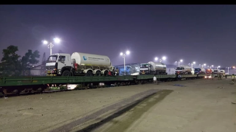 अखेर मध्य रेल्वेची 'ऑक्सिजन एक्स्प्रेस' रवाना अखेर मध्य रेल्वेची 'ऑक्सिजन एक्स्प्रेस' रवाना