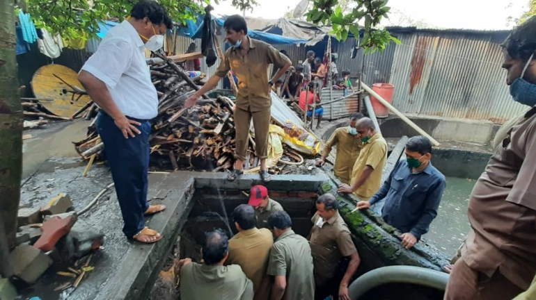 शिवडी परिसरात मोठी पाणी गळती रोखल्यानं कोट्यवधी लिटर पाण्याची बचत शिवडी परिसरात मोठी पाणी गळती रोखल्यानं कोट्यवधी लिटर पाण्याची बचत