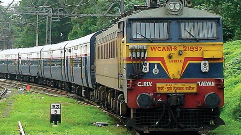 ट्रेनचे वेळापत्रक, लाईव्ह स्टेटस एका क्लिकवर, जाणून घ्या कसे? ट्रेनचे वेळापत्रक, लाईव्ह स्टेटस एका क्लिकवर, जाणून घ्या कसे?