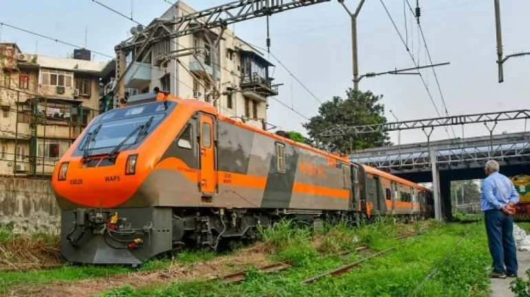 वंदे भारत एक्सप्रेस- नई नॉन-एसी वंदे साधारण ट्रेन ट्रायल  के लिए मुंबई पहुंची